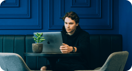 Recruiter evaluating resumes online